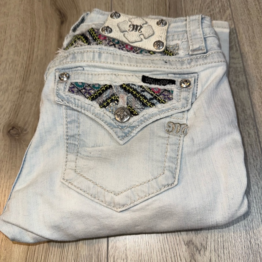 Stylish Light Blue Jeans with Embellished Pockets